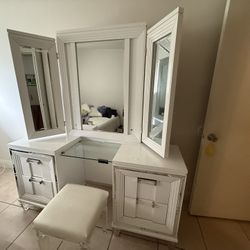 Vanity -Dresser