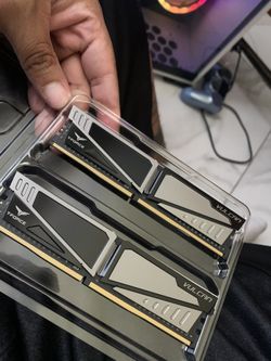 Team RAM 16GB (2 x 8GB) T-Force Vulcan DDR4 PC4-24000 3000MHz Desktop Memory Model TLGD416G3000HC16CDC01