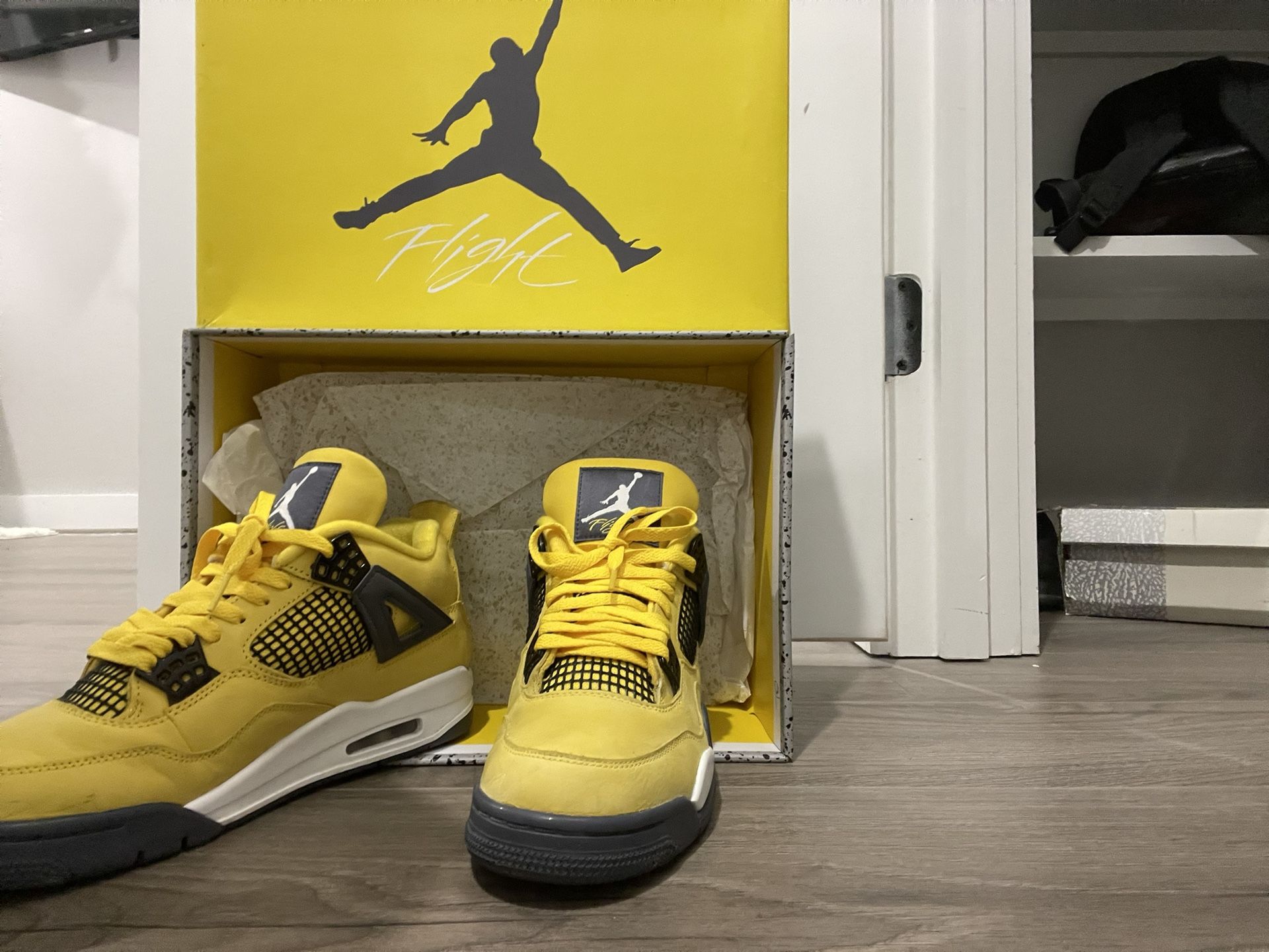 Air Jordan Retro Lightning CERTIFIED PRICE IS NEGOTIABLE