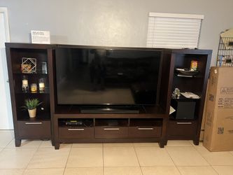 Entertainment center