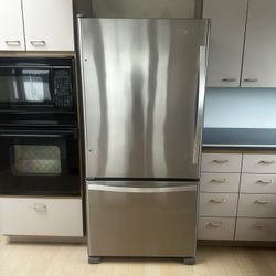 WHIRLPOOL REFRIGERATOR! COME GET IT TODAY!!