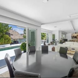 Round Solid Wood Pedestal Dining Table