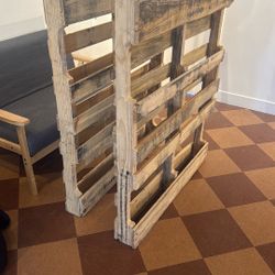 2 Pallets Free