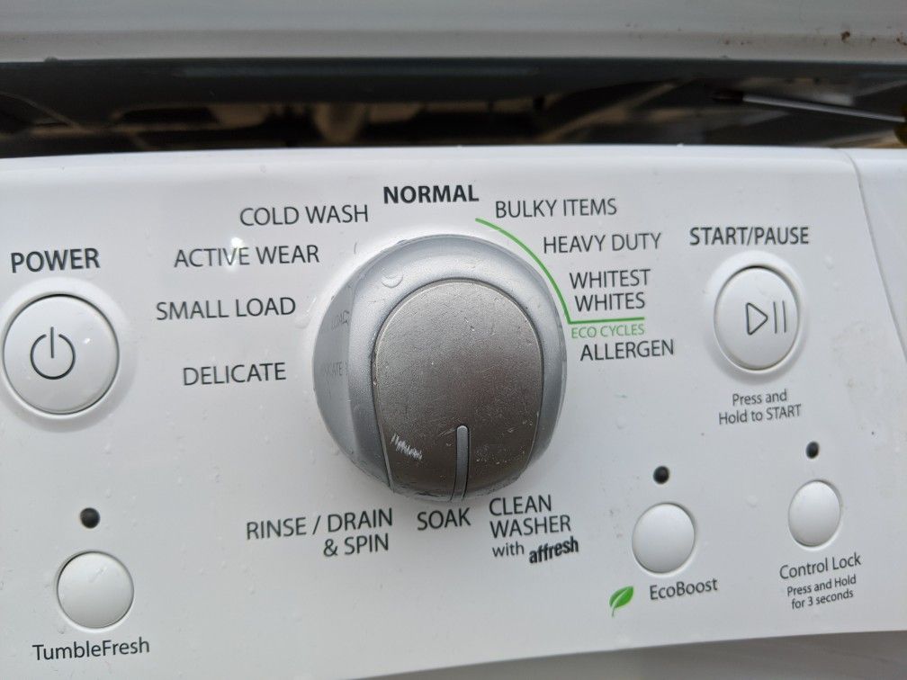 Newer Stackable Front Load Washer Electric Dryer Whirlpool Duet for