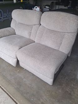 2 peace sofa (freeeeee)