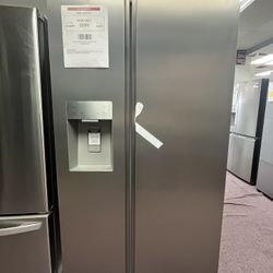 29.1-cu ft Standard-Depth 36-in Wide Side-by-Side Refrigerator with Ice Maker, Water and Ice Dispenser ( Stainless steel)