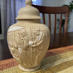 Ivory Enervó Japanese Jar