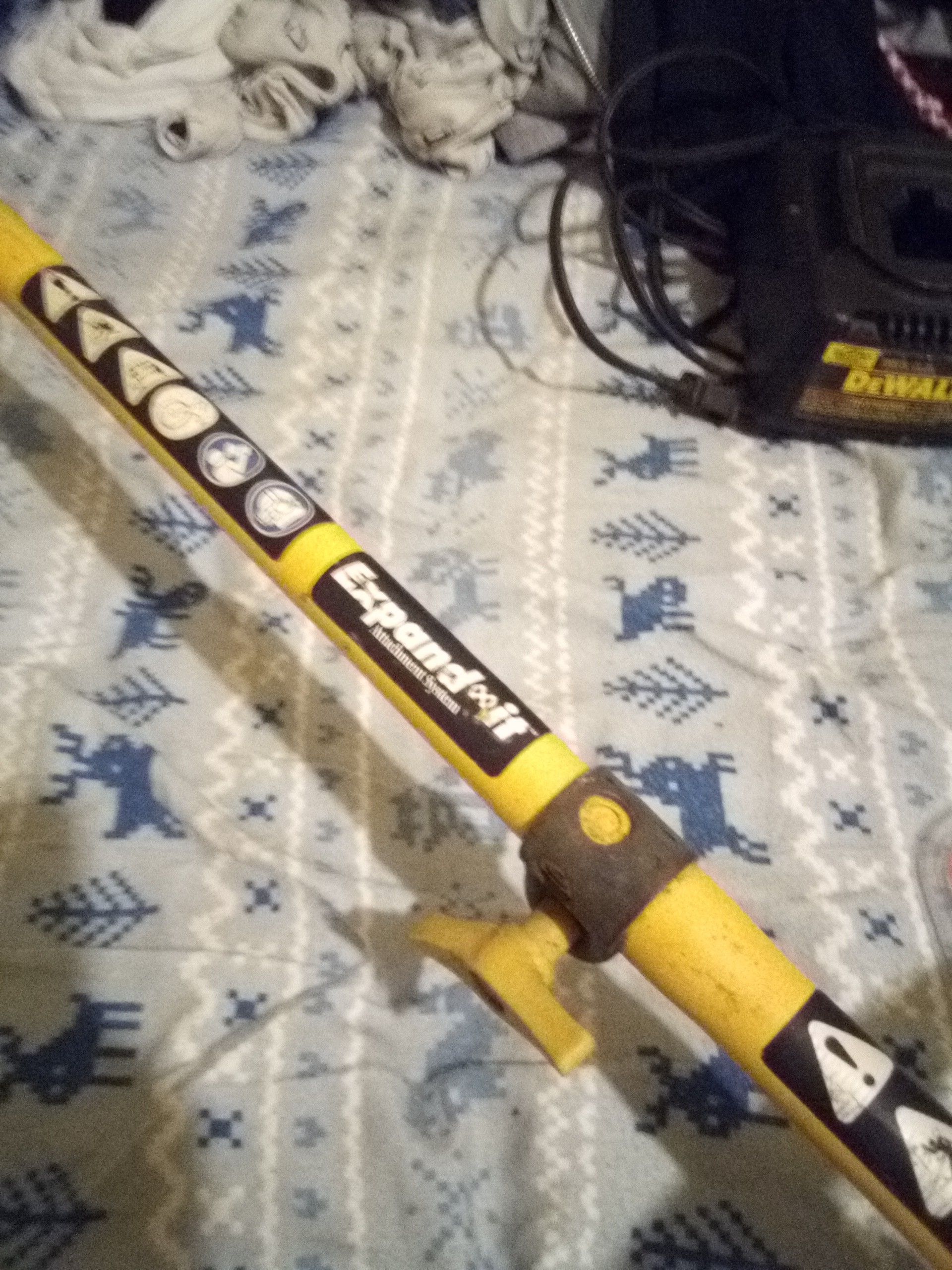 Ryobi ss30 straight shaft expandit weed eater. NEEDS MINOR REPAIRS