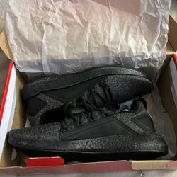 mens, black puma running shoes size 9.5 brand new