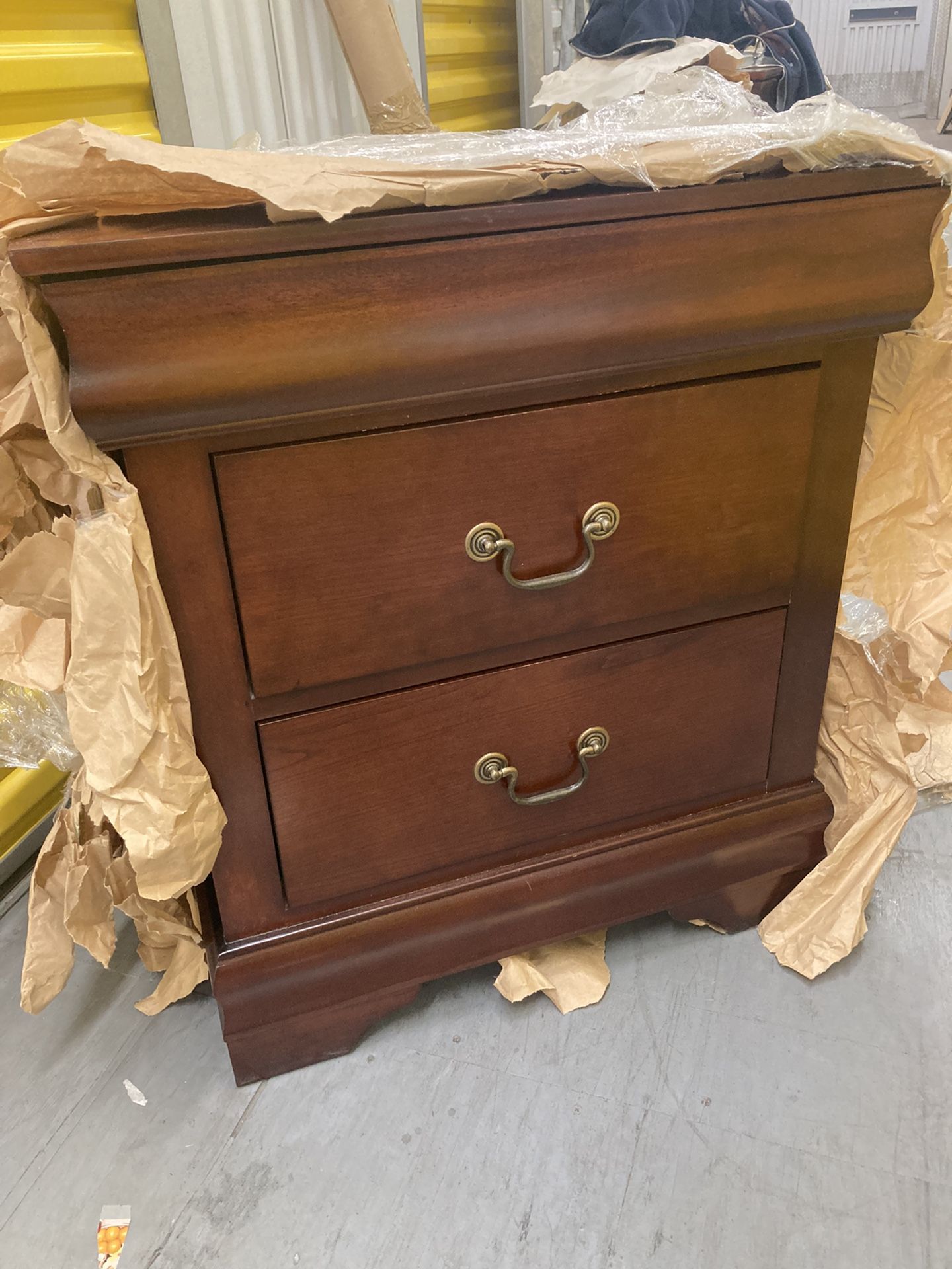 6 Piece King Bedroom Set. Just Taken Out Of Storage. Retails For $1550 With Tax. My Price $850. Photos Show All Pieces