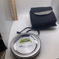Sony CD Walkman Model D EJ 621 And Carrying Case