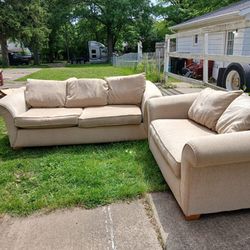 2 piece Set With Bed In Good Condition 
