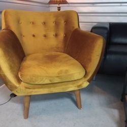 Retro Tufted Upholstered Armchair in Gold Velvet 