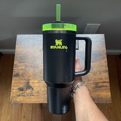 Stanley The Halloween Flowstate Quencher 40oz Tumbler Web Glow