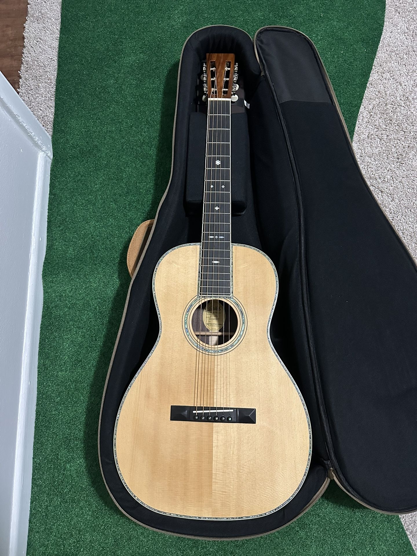 Blueridge BR371 Parlor Guitar