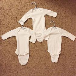 Gerber 3pack white long sleeve onesie 6-9 months