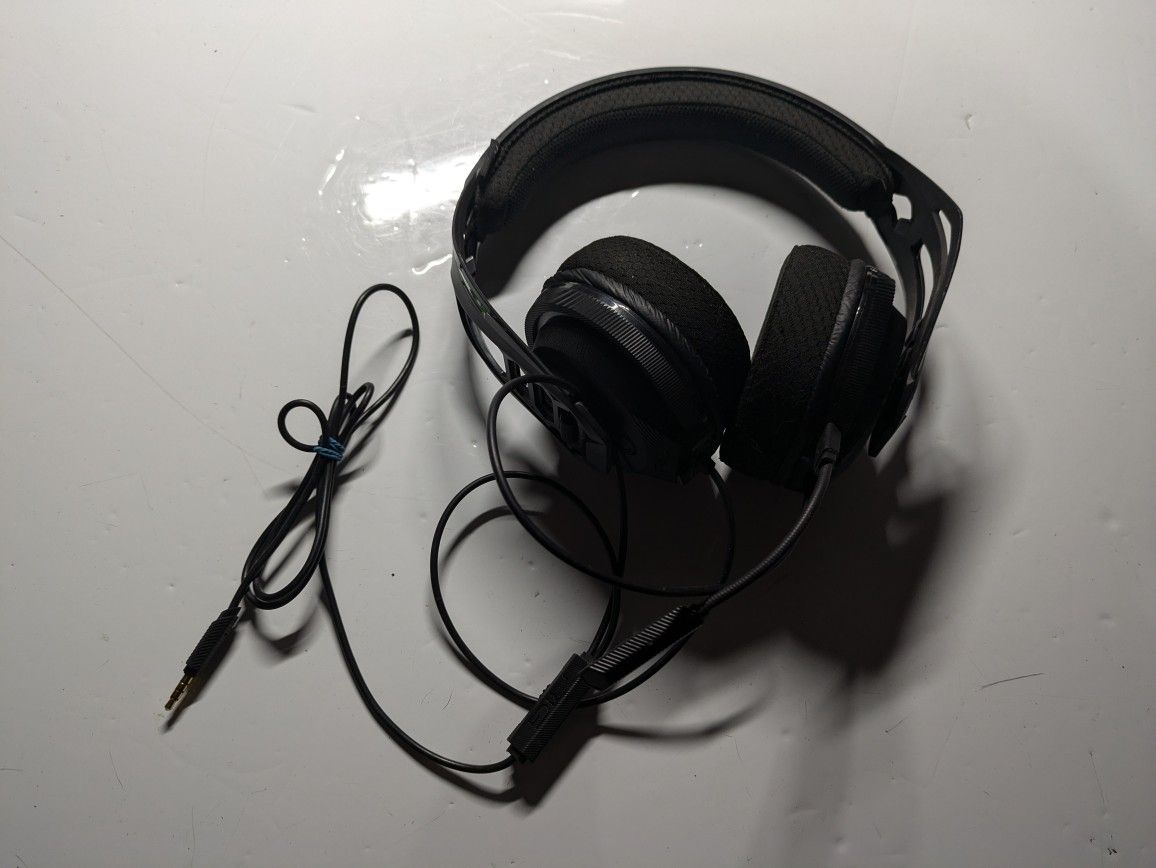 Corsair HS70 Bluetooth Wired Gaming Headset - Bluetooth & Wired - PC, PS, Xbox,, Switch, Like New