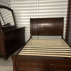 Porter Queen Sleigh Bed with Mirrored Dresser