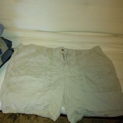 Men's Size 52 Waist Tan Cargo Shorts