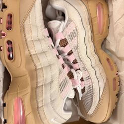 Air Maxes Women Size 8.5