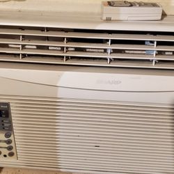 Air Conditioner With Remote Control 