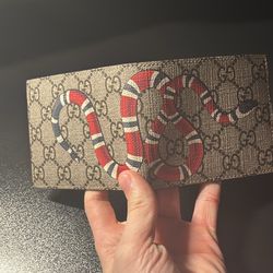 BEIGE GUCCI SNAKE WALLET