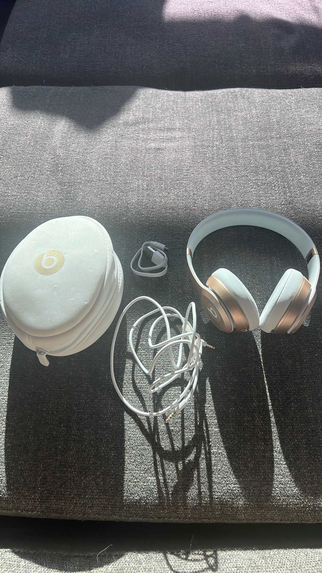 Beats Solo3 Wireless Headphones – Rose Gold w/ Case & Charger
