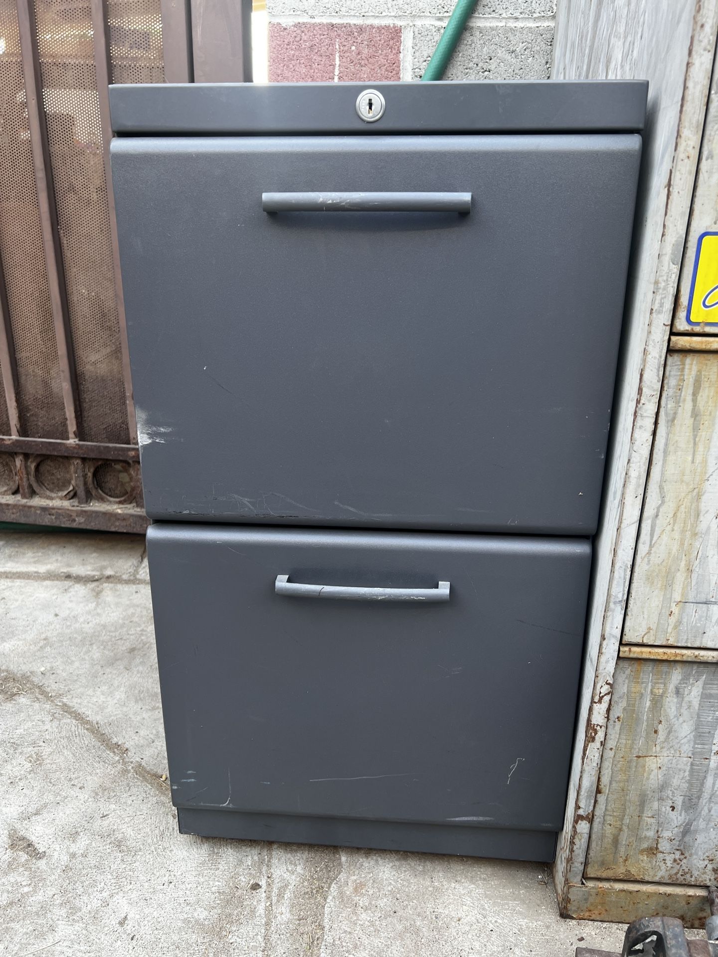 2-Drawer Steel Filing Cabinet