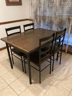 Dinning table with chairs