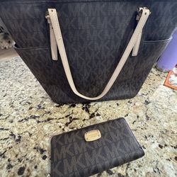 Michael Kors Tote And Wallet Set