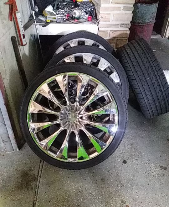 20 inch rims with 255-35zr20s in good shape