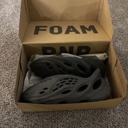 Yeezy foam runner carbon mens size 13