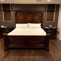 Beautiful 5 Piece King Bedroom Set!!!