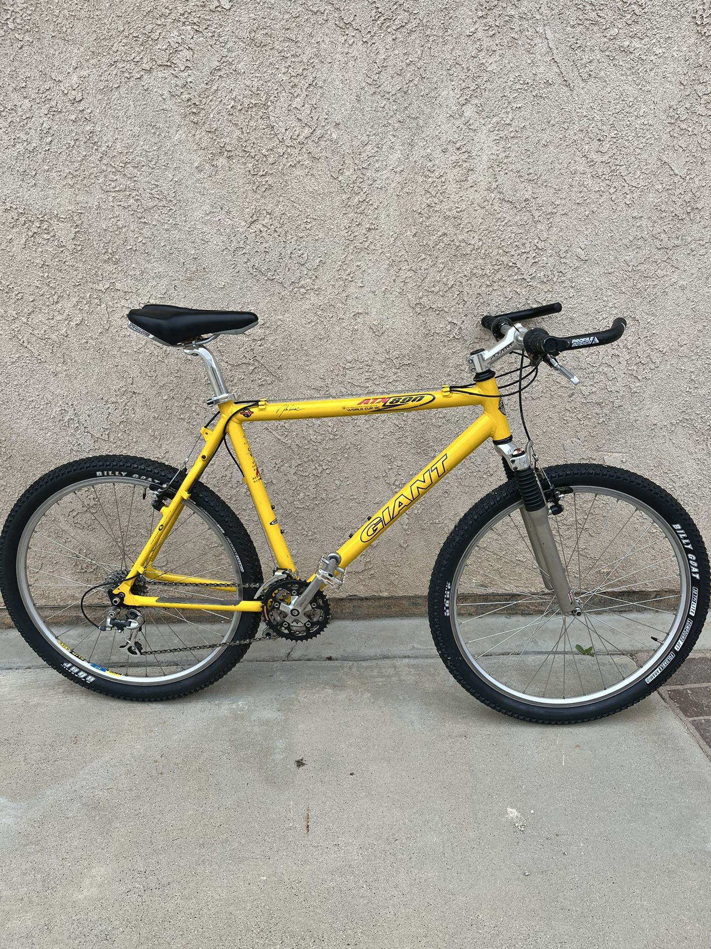 Giant ATX 890 Mountain Bike Large for Sale in Corona, CA - OfferUp