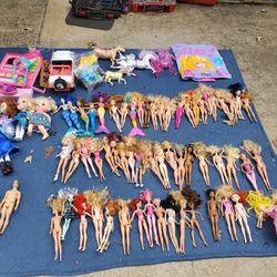 Barbies Barbies Elsa doll lot 82 pieces asking 200 for everything 

Pick up is is Allen TX 