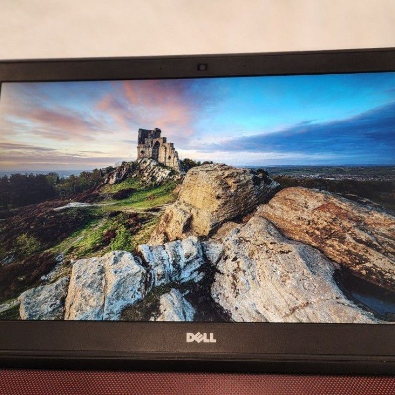 Dell Inspiron 15 7559 - 6th Generation Intel Quad Core i7 - 15" Screen