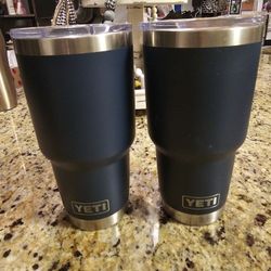 32 Oz YETI Mugs/cups. 2 Navy Blue for Sale in Edgewood, WA - OfferUp