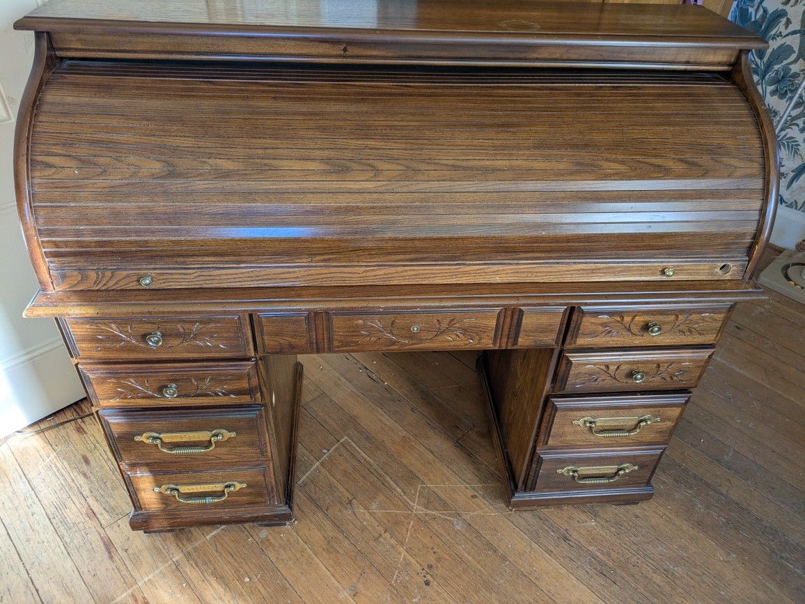 Vintage Wood Roll Top Desk With Light