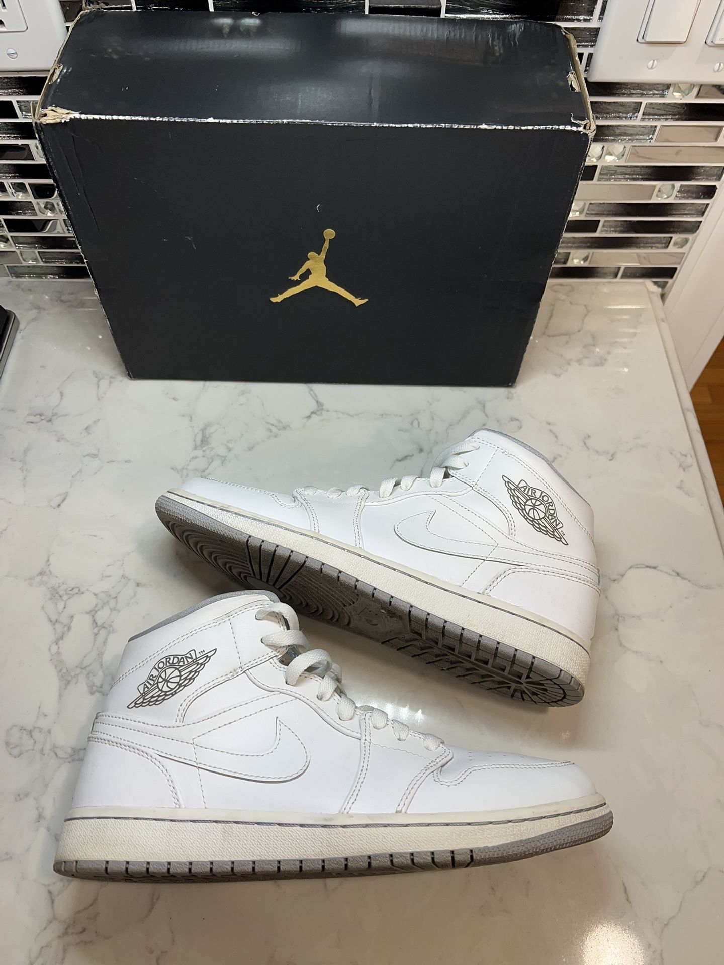 Air Jordan 1 Mid White