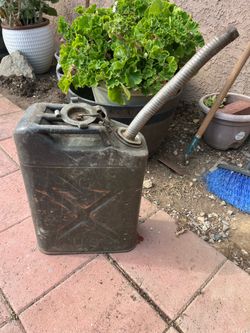 Jeep gasoline can