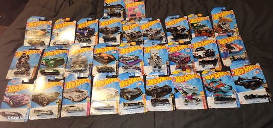30 Hot Wheels 