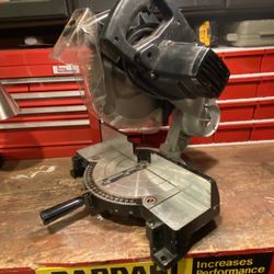 Black and Decker power miter saw 10”