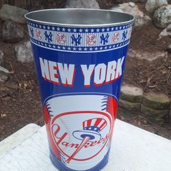 Awesome Vintage 2004 NY Yankees 19" Logo Metal Wastebasket MLB 