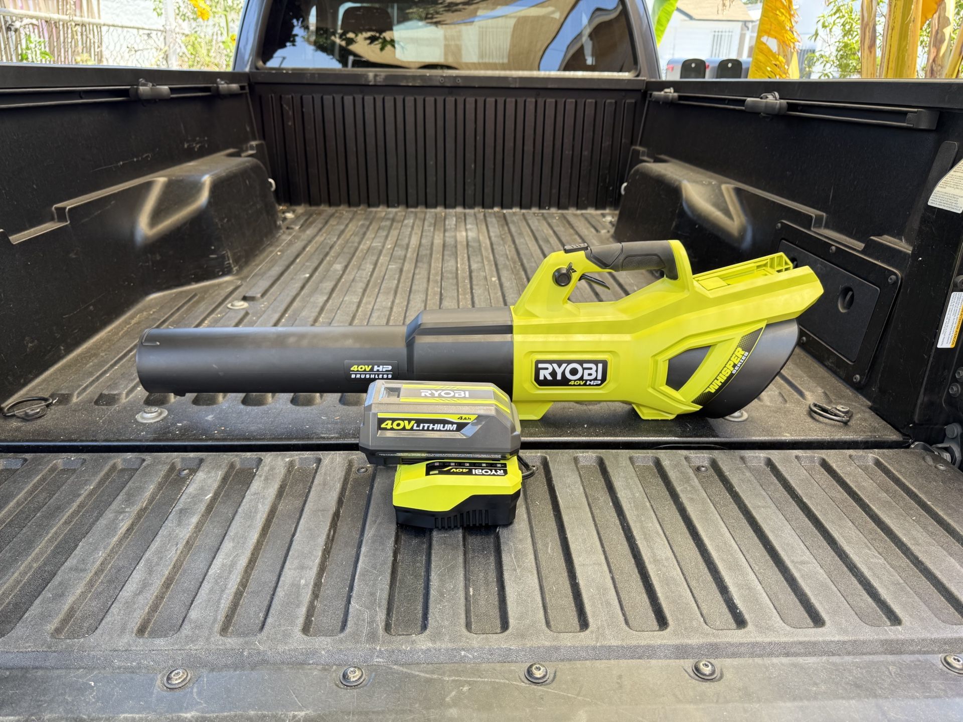 RYOBI 40V HP Brushless Whisper Series 160 MPH 650 CFM Cordless Battery Leaf Blower w/4.0 Ah Battery & Charger