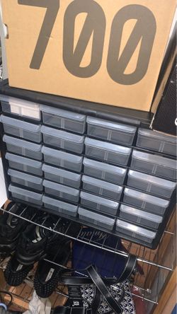 Small compartment box