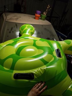 Large turtle float