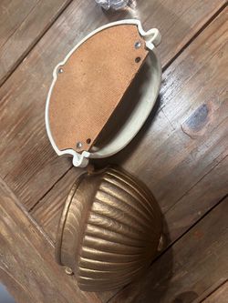 Shell-Shaped Decorative sconces