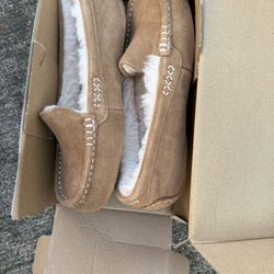 Uggs Slippers For Women Size 6 Brand New 