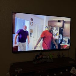 Vizio Smart Tv 65” With Wall Mounted 
