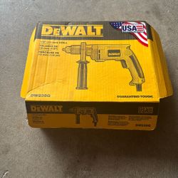 Dewalt. Drill DW235G